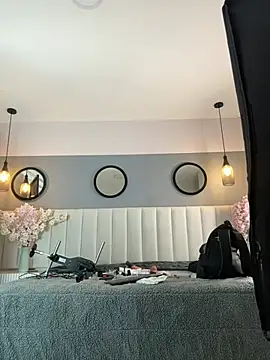 chelsea bolton  online show from April 23, 12:11 pm