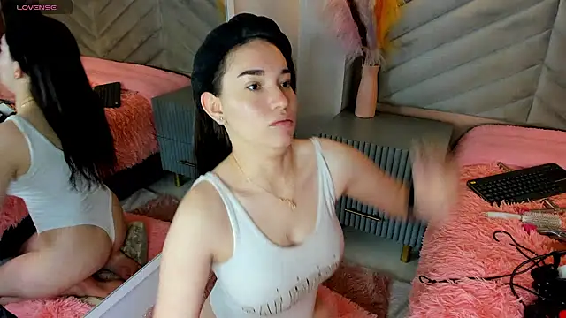 chelsea bolton  online show from January 9, 12:45 pm