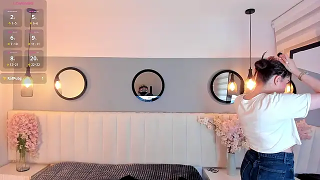 chelsea bolton  online show from May 14, 12:13 pm