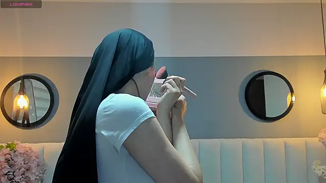 chelsea bolton  online show from March 7, 12:21 pm