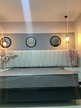 chelsea bolton  online show from April 15, 12:21 pm