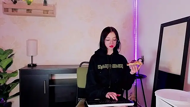 Snapshot of madison_oli chatting on March 13, 3:22 am madison oli online show from March 13, 3:22 am
