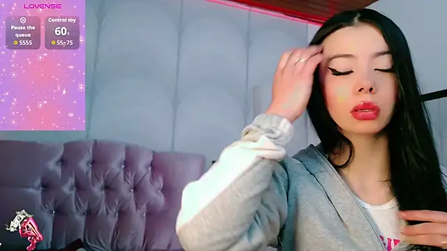 madison oli online show from November 26, 1:22 pm