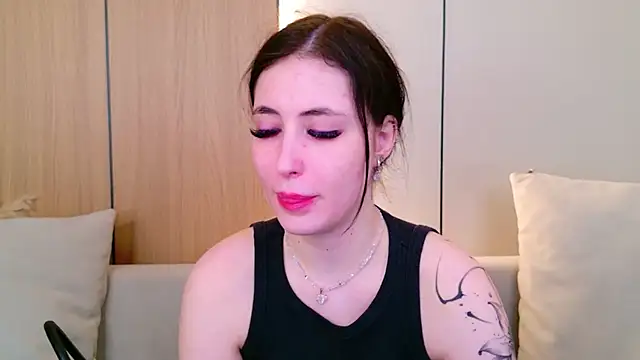 EmmaLawrens online show from April 18, 11:01 am