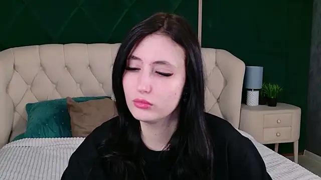 Snapshot of EmmaLawrens chatting on March 2, 10:33 am EmmaLawrens online show from March 2, 10:33 am