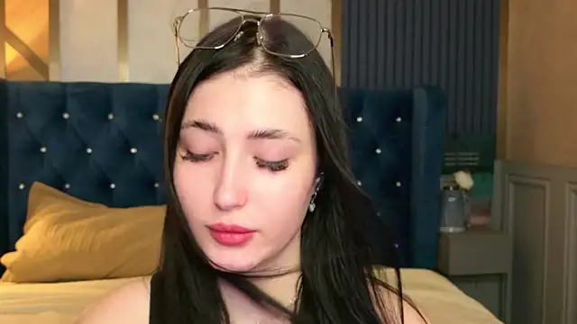 Snapshot of EmmaLawrens chatting on September 20, 3:39 pm EmmaLawrens online show from September 20, 3:39 pm