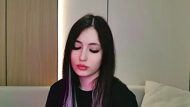 EmmaLawrens online show from April 5, 10:55 am