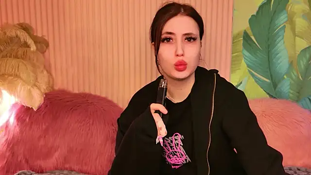EmmaLawrens online show from May 2, 5:23 am