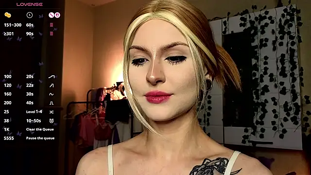 Emily  Mooree online show from November 11, 3:34 am