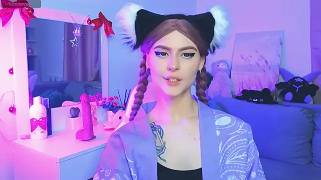 Emily  Mooree online show from January 31, 7:18 am