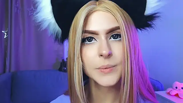 Emily  Mooree online show from February 10, 7:15 am