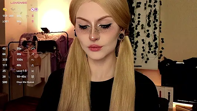 Emily  Mooree online show from October 19, 9:12 am