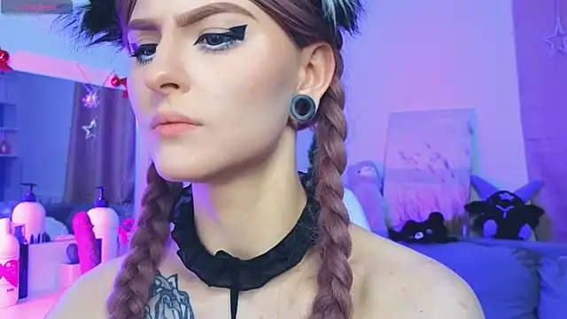 Emily  Mooree online show from January 31, 10:20 am