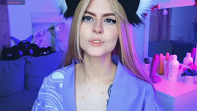 Emily  Mooree online show from February 8, 7:15 am