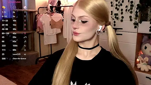 Emily  Mooree online show from October 8, 8:27 am