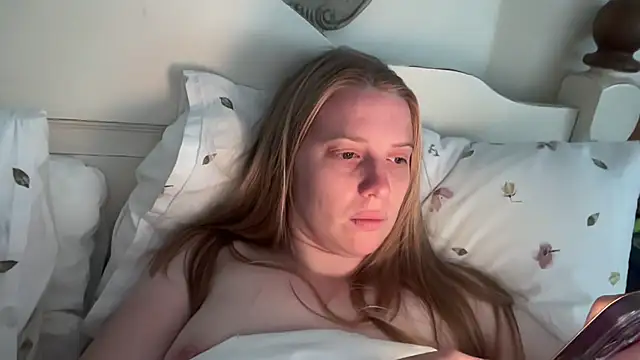 Snapshot of Ella-82 chatting on June 21, 7:19 pm Ella-82 online show from June 21, 7:19 pm