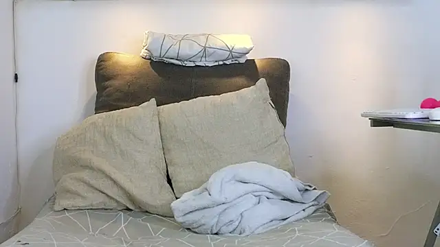 Snapshot of Bella_Cat4_ chatting on January 30, 4:37 am Bella Cat4 online show from January 30, 4:37 am