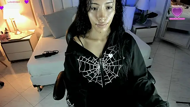 Snapshot of vaiolethsan__ chatting on May 14, 1:08 pm vaiolethsan online show from May 14, 1:08 pm