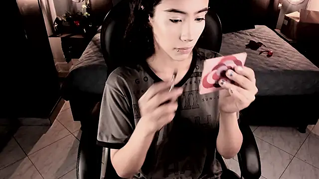 vaiolethsan   online show from December 17, 8:36 pm