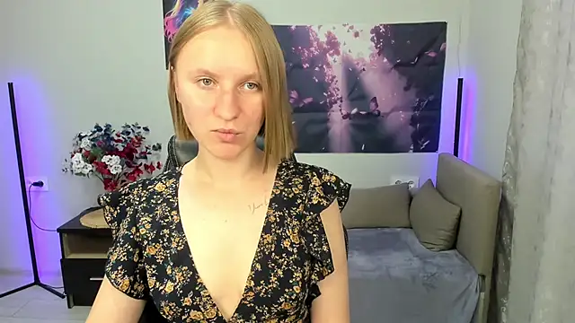 Snapshot of BeautyBlondy chatting on September 14, 12:27 pm BeautyBlondy online show from September 14, 12:27 pm