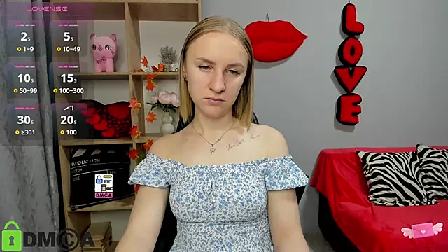 Snapshot of BeautyBlondy chatting on December 1, 1:34 pm BeautyBlondy online show from December 1, 1:34 pm