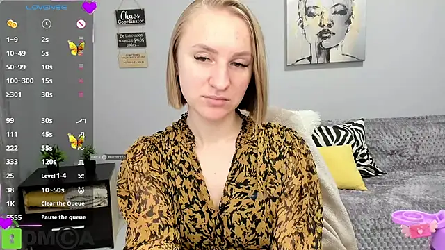 Snapshot of BeautyBlondy chatting on July 20, 12:18 pm BeautyBlondy online show from July 20, 12:18 pm