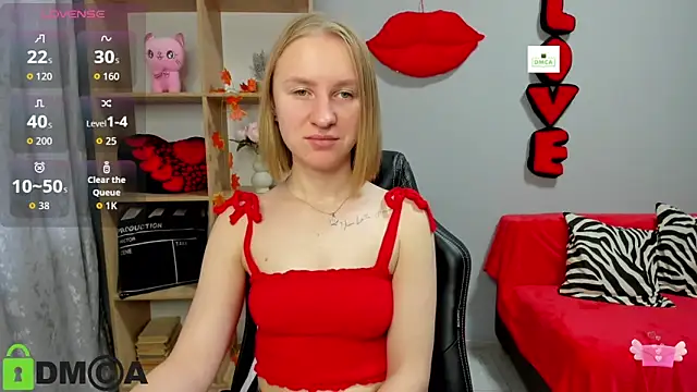 Snapshot of BeautyBlondy chatting on November 17, 1:26 pm BeautyBlondy online show from November 17, 1:26 pm
