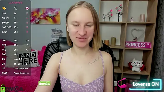 Snapshot of BeautyBlondy chatting on October 15, 6:00 am BeautyBlondy online show from October 15, 6:00 am