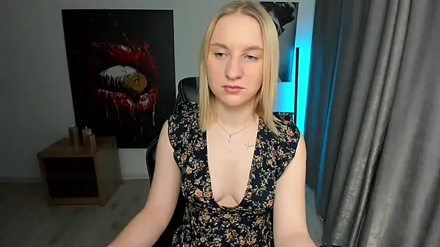 Snapshot of BeautyBlondy chatting on February 10, 1:33 pm BeautyBlondy online show from February 10, 1:33 pm