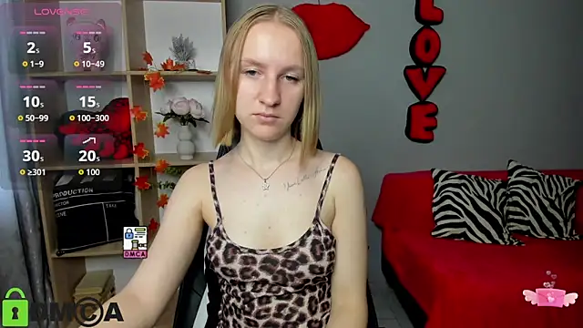 Snapshot of BeautyBlondy chatting on November 11, 12:55 pm BeautyBlondy online show from November 11, 12:55 pm