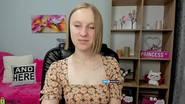 Snapshot of BeautyBlondy chatting on September 17, 11:12 am BeautyBlondy online show from September 17, 11:12 am