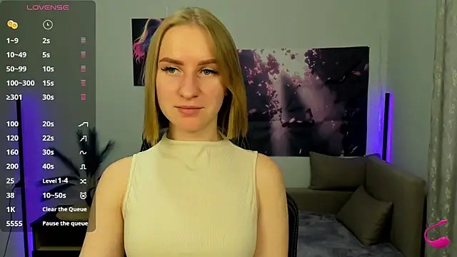 Snapshot of BeautyBlondy chatting on October 27, 1:23 pm BeautyBlondy online show from October 27, 1:23 pm