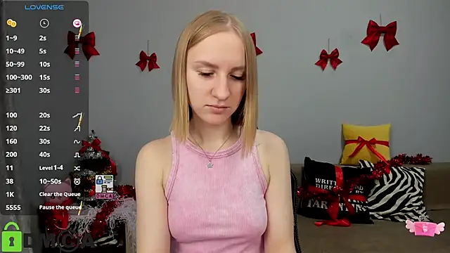 Snapshot of BeautyBlondy chatting on December 18, 1:37 pm BeautyBlondy online show from December 18, 1:37 pm