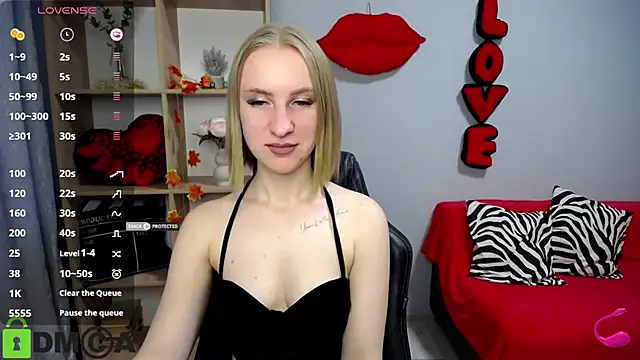Snapshot of BeautyBlondy chatting on October 31, 1:41 pm BeautyBlondy online show from October 31, 1:41 pm