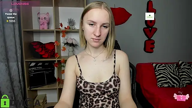Snapshot of BeautyBlondy chatting on November 30, 1:12 pm BeautyBlondy online show from November 30, 1:12 pm
