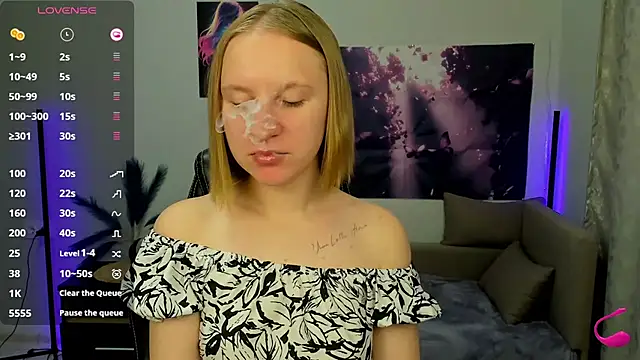 Snapshot of BeautyBlondy chatting on October 23, 12:37 pm BeautyBlondy online show from October 23, 12:37 pm