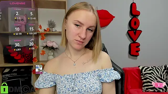 Snapshot of BeautyBlondy chatting on November 25, 1:22 pm BeautyBlondy online show from November 25, 1:22 pm