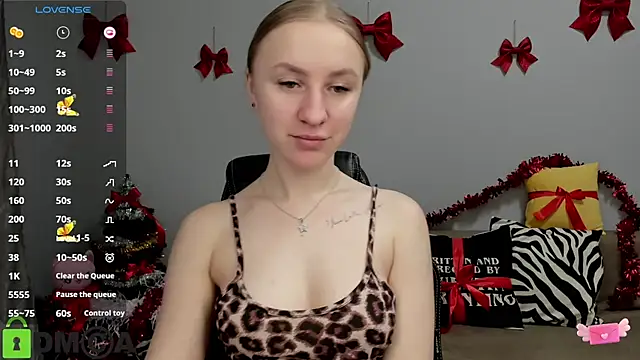 Snapshot of BeautyBlondy chatting on January 7, 1:27 pm BeautyBlondy online show from January 7, 1:27 pm