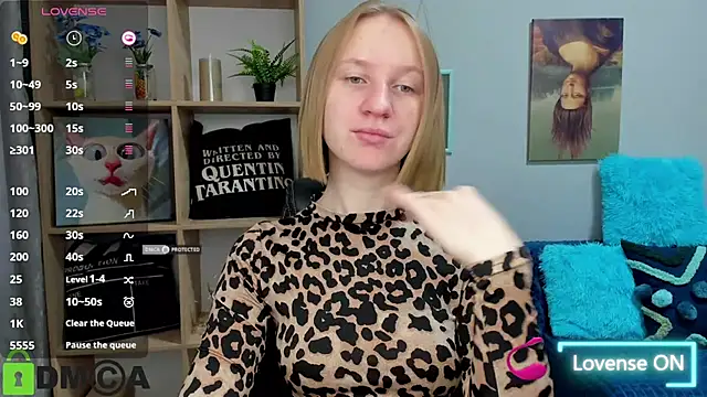 Snapshot of BeautyBlondy chatting on October 10, 5:41 am BeautyBlondy online show from October 10, 5:41 am
