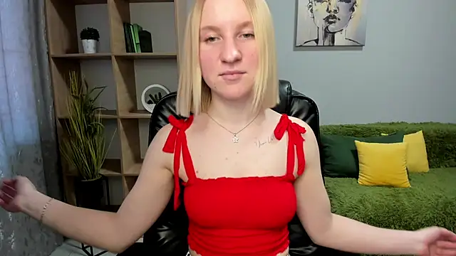 Snapshot of BeautyBlondy chatting on March 21, 1:45 pm BeautyBlondy online show from March 21, 1:45 pm