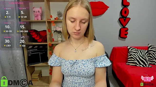 Snapshot of BeautyBlondy chatting on November 16, 12:54 pm BeautyBlondy online show from November 16, 12:54 pm