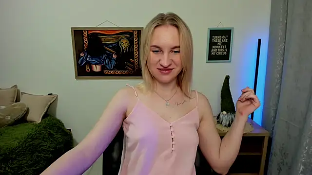 Snapshot of BeautyBlondy chatting on January 30, 11:24 pm BeautyBlondy online show from January 30, 11:24 pm