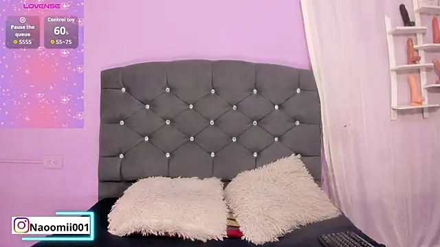 naomii 0 online show from December 15, 1:06 pm