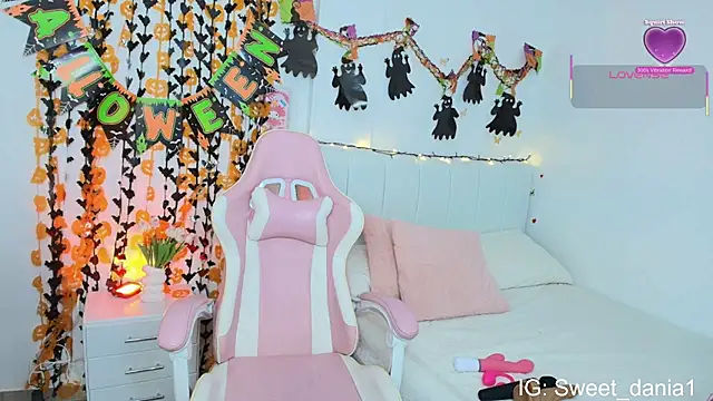 sweet dania  online show from October 30, 10:13 am