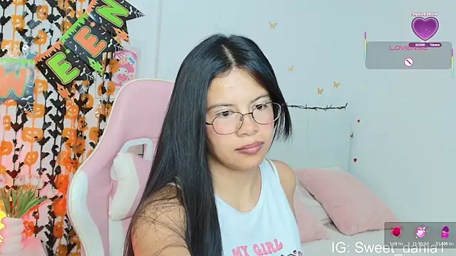 sweet dania  online show from October 26, 8:15 am