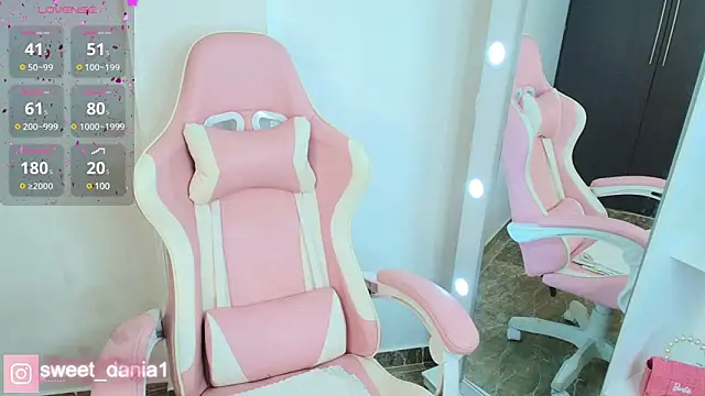 Snapshot of sweet_dania_ chatting on March 2, 8:59 am sweet dania online show from March 2, 8:59 am