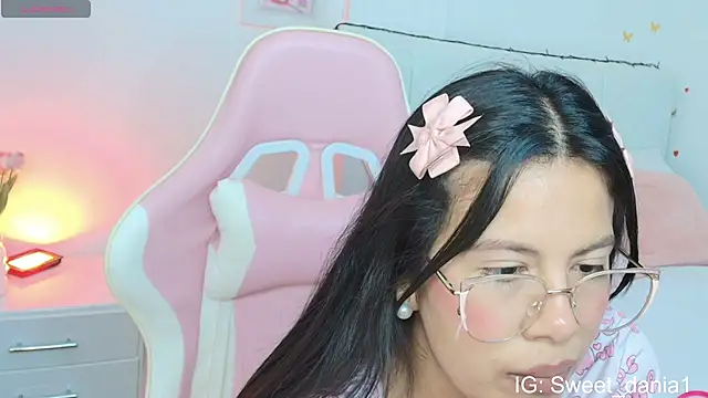 Snapshot of sweet_dania_ chatting on September 29, 3:46 am sweet dania online show from September 29, 3:46 am