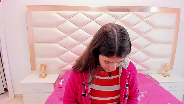 MiaQueen021 online show from March 12, 12:26 pm