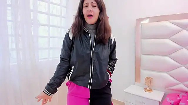 MiaQueen021 online show from March 5, 12:33 pm