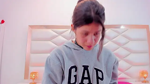 MiaQueen021 online show from March 8, 3:35 pm